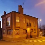 Apartamento Gran apartamento CON JARDIN a 55 min de Madrid wifi free aparca en la puerta Segovia