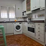 Gran apartamento CON JARDIN a 55 min de Madrid wifi free aparca en la puerta Apartamento *